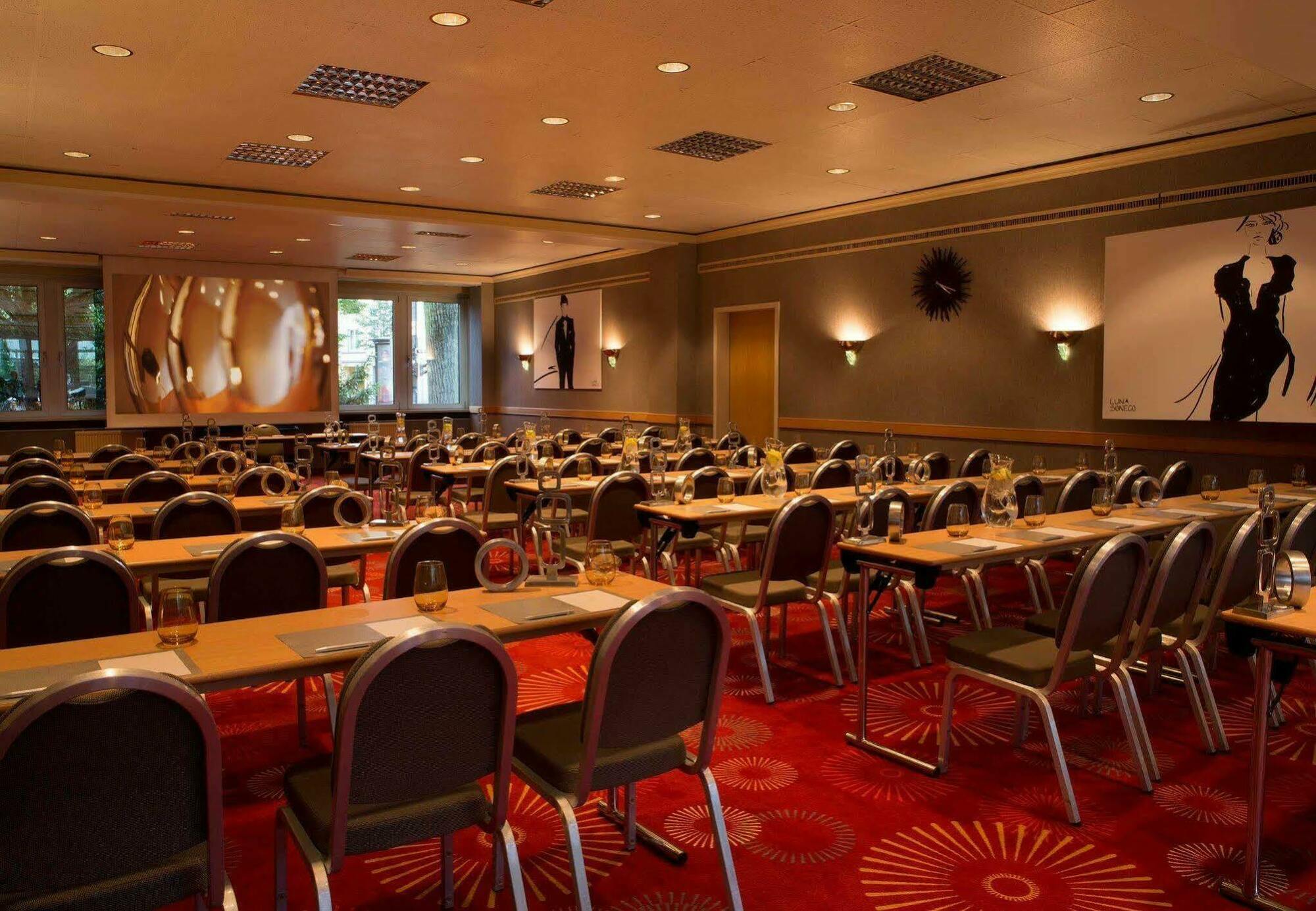 Renaissance Duesseldorf Hotel Екстер'єр фото