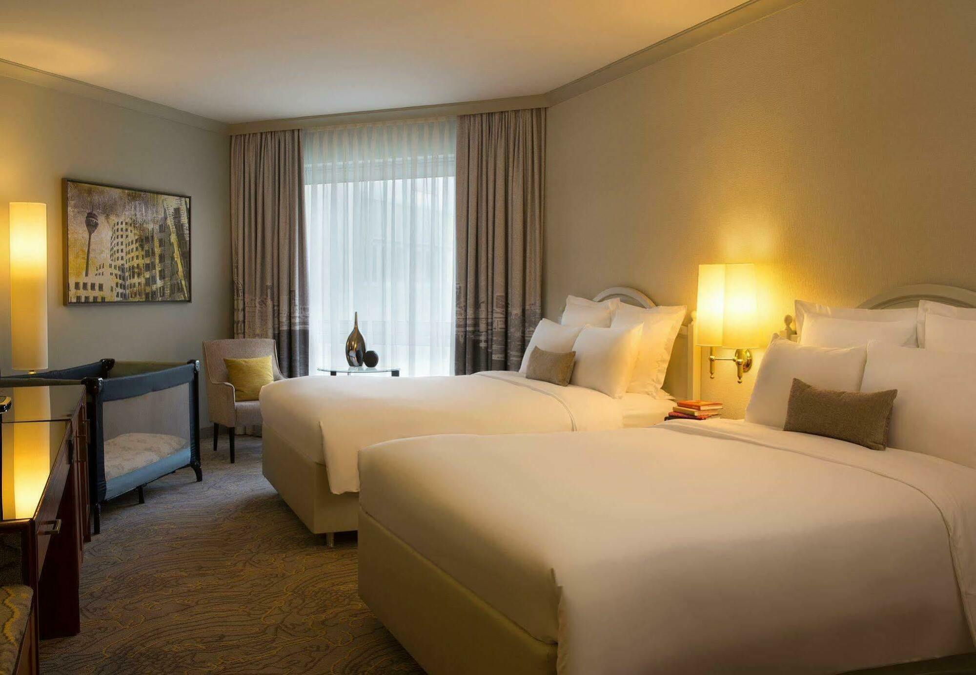 Renaissance Duesseldorf Hotel Екстер'єр фото
