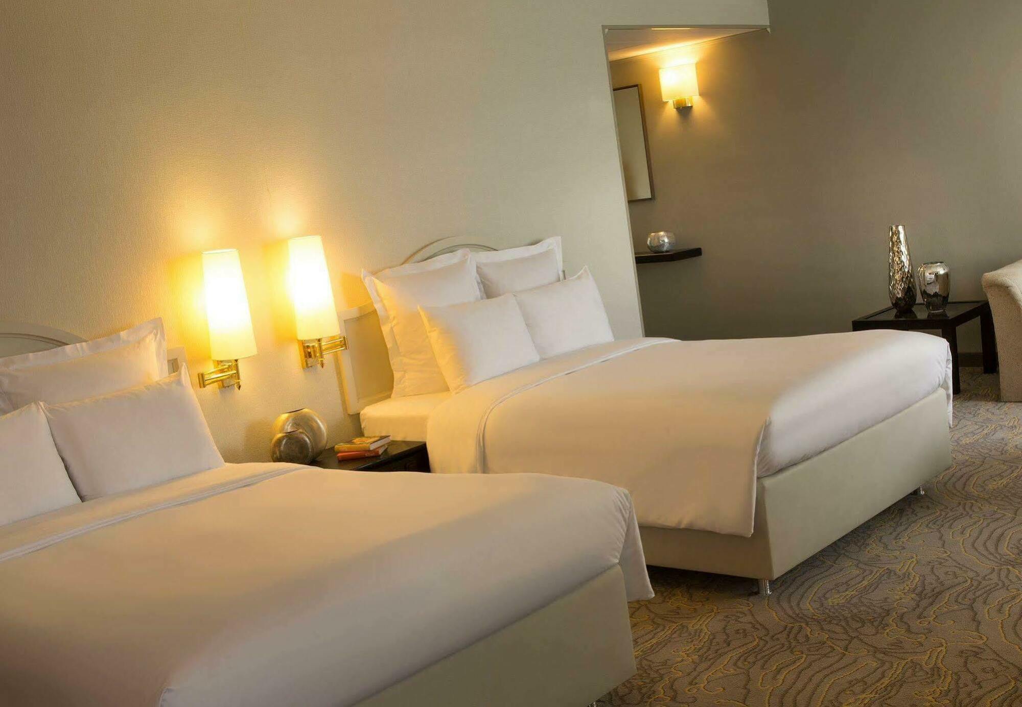 Renaissance Duesseldorf Hotel Екстер'єр фото