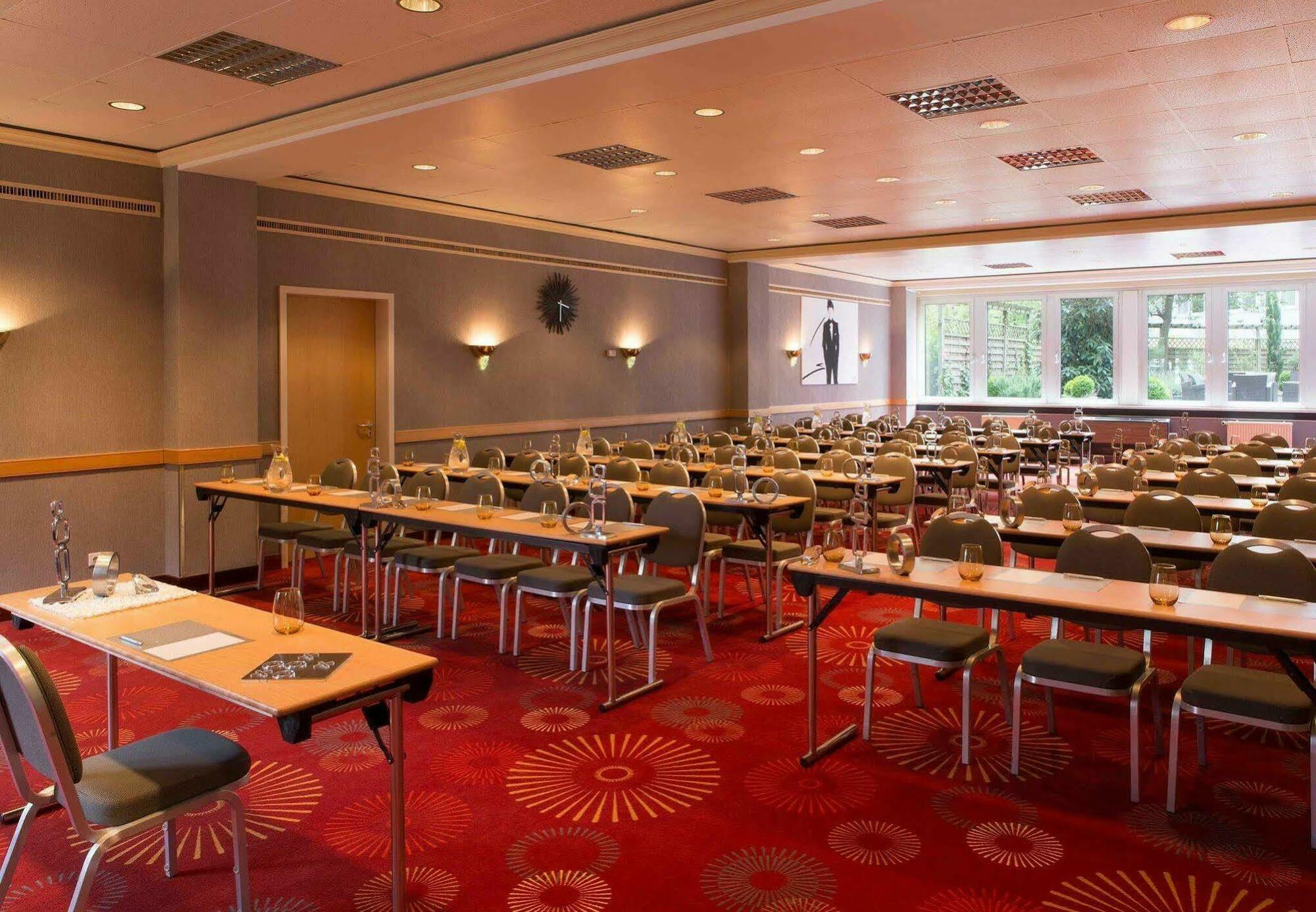 Renaissance Duesseldorf Hotel Екстер'єр фото